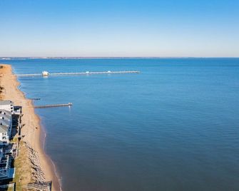 Ocean Bliss: Cozy Apartment Retreat in Norfolk D - 노퍽 - 해변