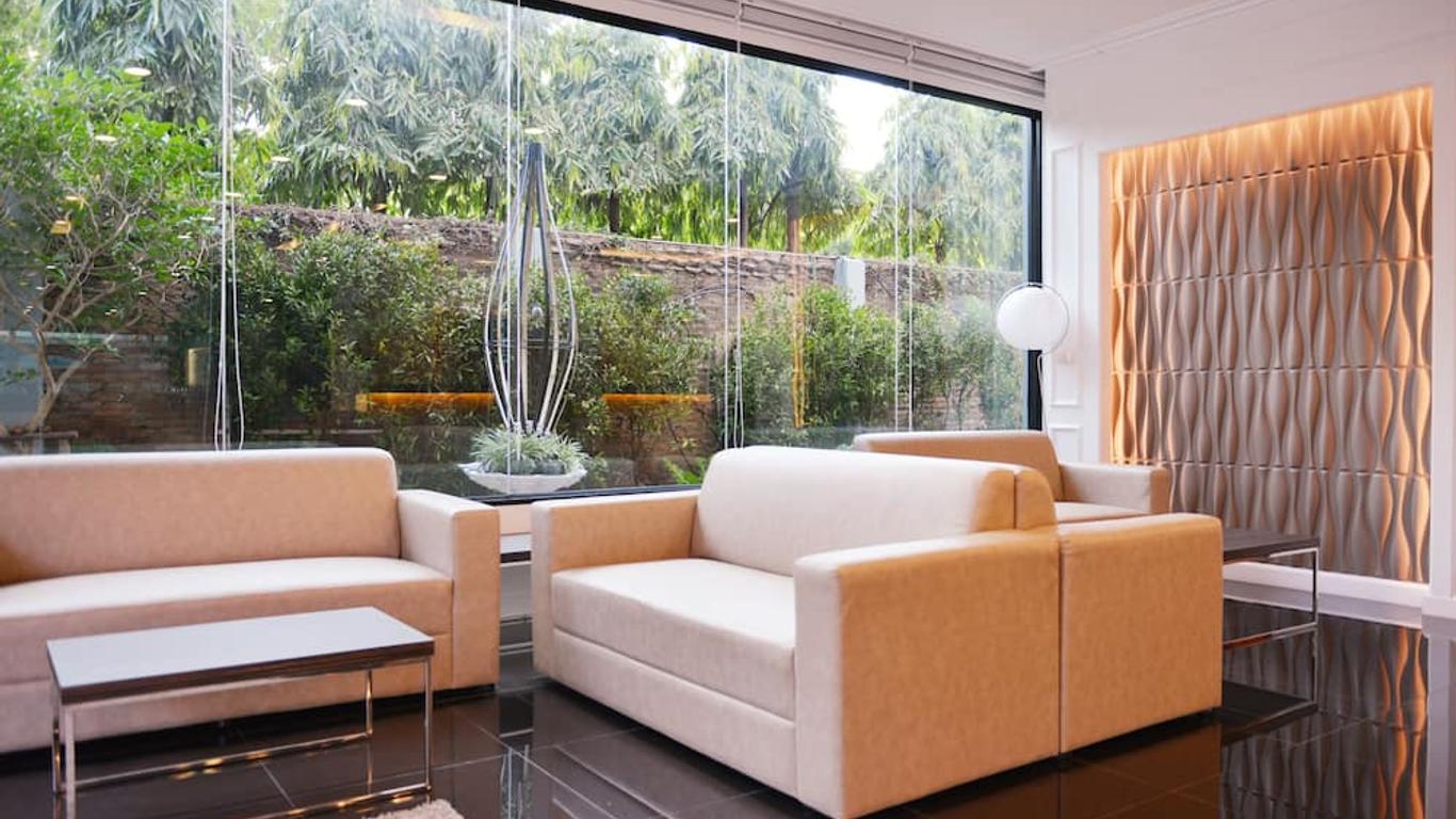 Picnic Hotel Bangkok - Rang Nam