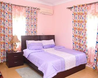 Rivt piece of Heaven in the garden city. with SUYA stand and Bar - Port Harcourt - Bedroom