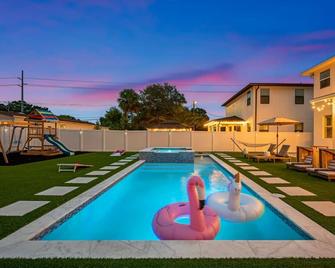 Luxury Home w Heated Pool, Gym, Playground & More! - Tampa - Pool