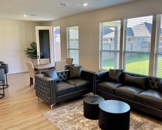 Spacious 3BR with Loft and Patio - Cypress - Living room