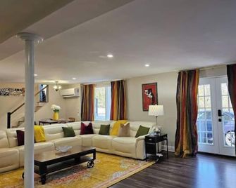 Hilltop Retreat - Nashville - Stue