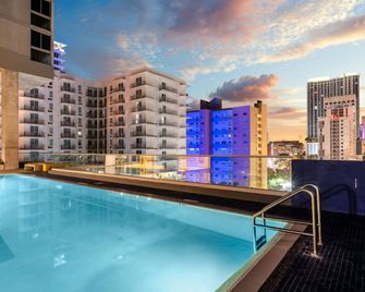 Atwell Suites Miami Brickell By IHG - Miami - Pool