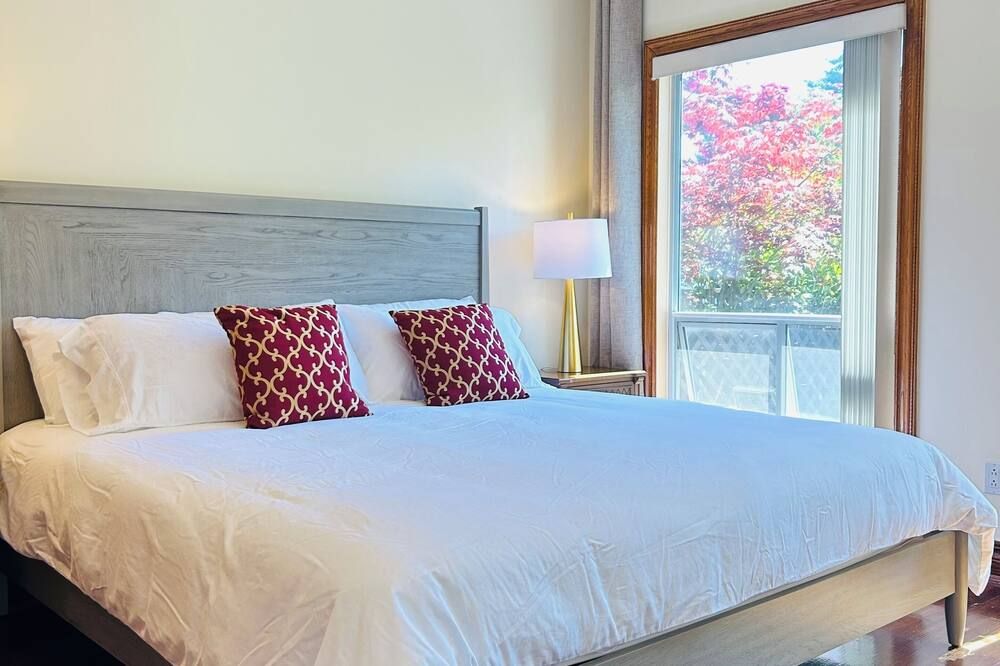 Spacious Dunbar 5BR Home 3600sq ft 3 King Beds - Vancouver - Bedroom