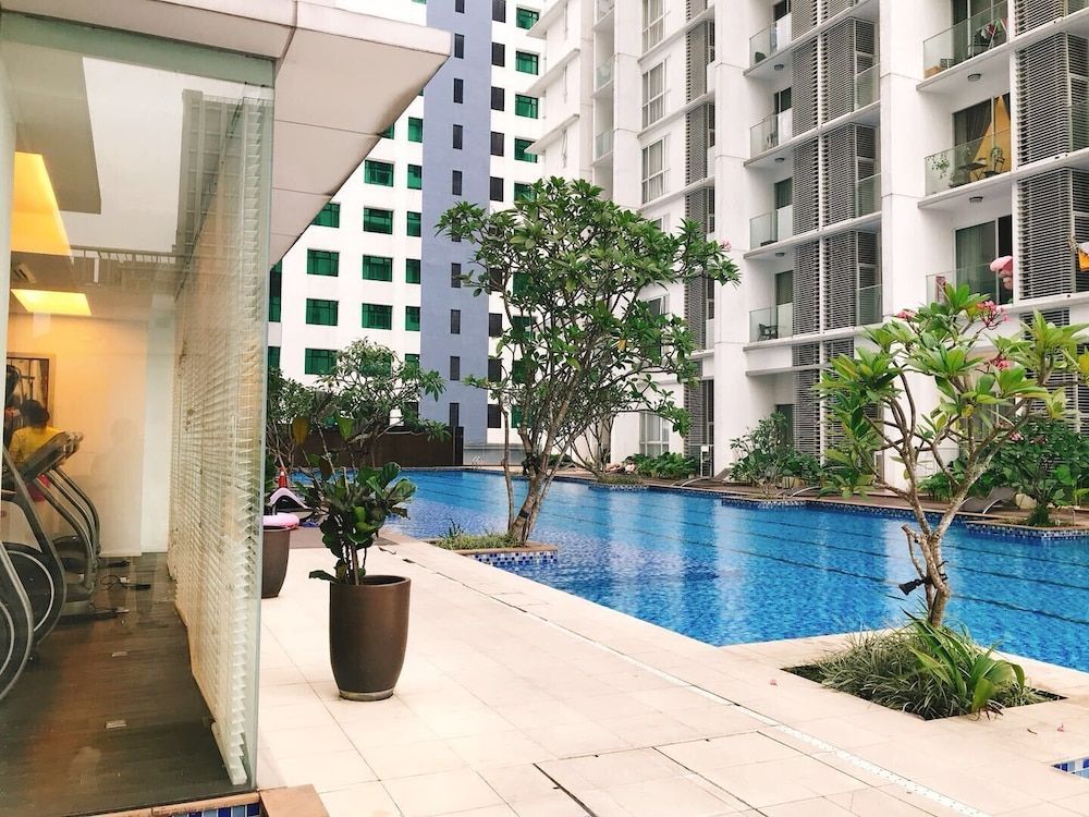 Romantic Pool Balcony Studio @ Embassy Row Klcc By 7kgtravellerhome - كوالا لمبور - حوض السباحة