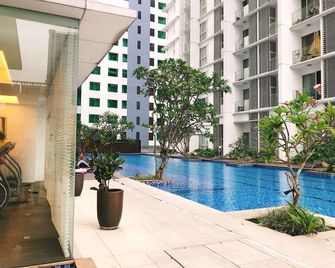 Romantic Pool Balcony Studio @ Embassy Row Klcc By 7kgtravellerhome - كوالا لمبور - حوض السباحة