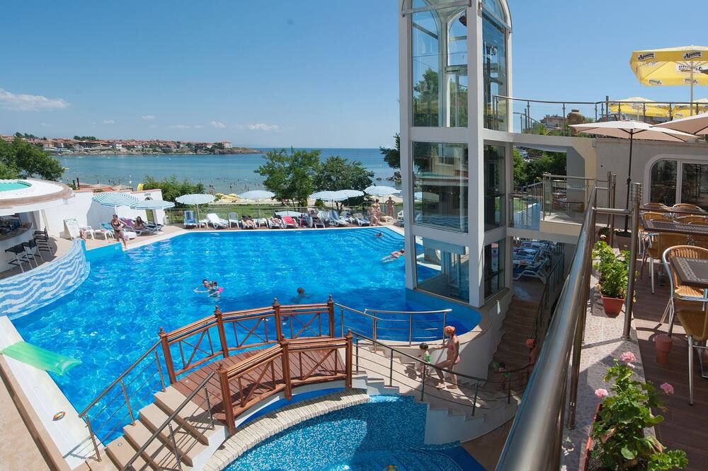 فيلا ليست هوتل - سوزوبول - حوض السباحة