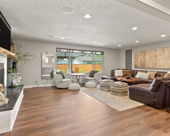 Sunshine home-Central located in Yakima Wasington - Yakima - Lounge