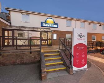 Days Inn by Wyndham Watford Gap - Northampton - Building