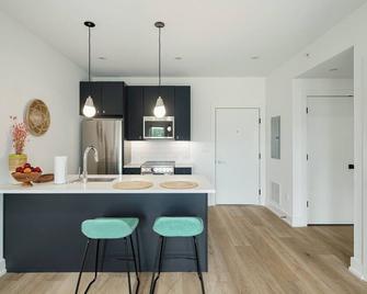 1 Bedroom with Amenities and Parking - Filadelfia - Cocina