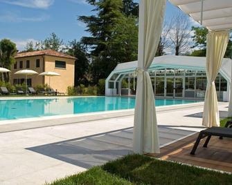 Hotel Donna Lucia - Ponzano Veneto - Басейн