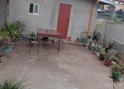 Budget Friendly Guesthouse |Pet-friendly|2 bath - La Trinidad - Patio