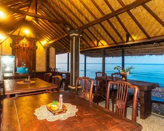 Rising Star Dive Resort - Abang - מסעדה