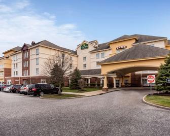 La Quinta Inn & Suites by Wyndham Islip - MacArthur Airport - Bohemia - Edificio