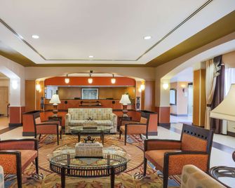 La Quinta Inn & Suites by Wyndham Islip - MacArthur Airport - Bohemia - Salon