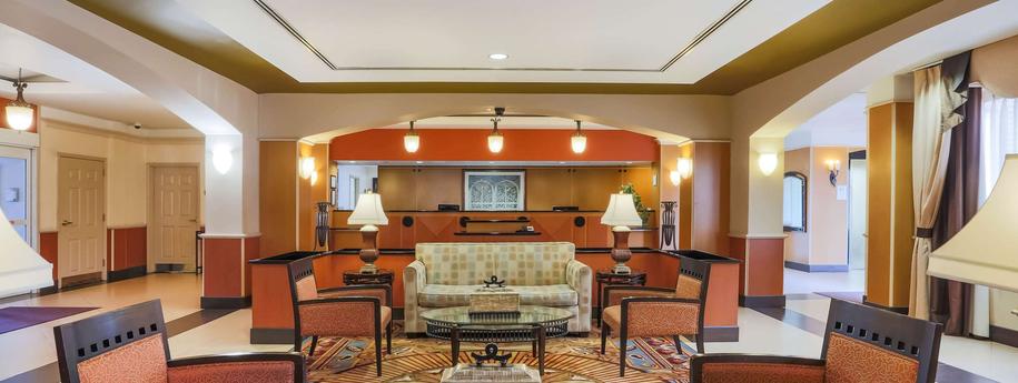 La Quinta Inn & Suites by Wyndham Islip - MacArthur Airport - Bohemia - Lounge