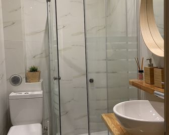 Flight Apartments Airport by Airstay - Spata - Bathroom