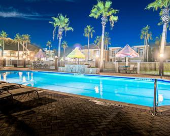 Holiday Inn Express Hotel and Suites South Padre Island, an IHG Hotel - South Padre Island - Pool