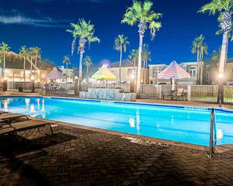 Holiday Inn Express & Suites South Padre Island By IHG - סאות' פאדרה איילנד - בריכה