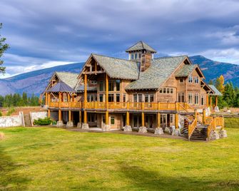 Luxury Suite with a Fireplace for a Lodge Getaway in Northwest, Montana - Trout Creek - Edificio