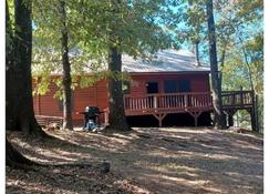 2 story log cabin with lake view. Located in front of Raymond Gary state park. - Fort Towson - Edifício