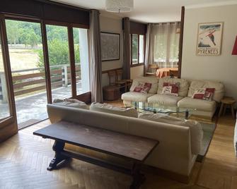 House / Cottage for 8, ideal family or friends - Cadéac - Sala de estar