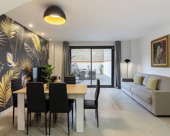 Cosmo Apartments Consell de Cent - Plaza Universitat - Barcelona - Dining room