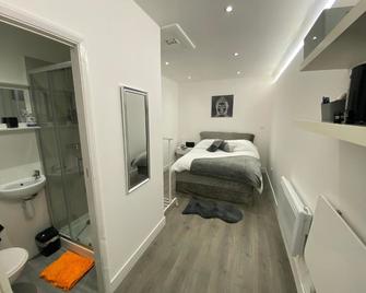 Beautiful 1-bed Studio in Uxbridge, London - Uxbridge - Bedroom