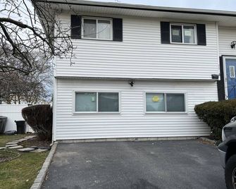 Home away your home where you deserve to have a good rest - Brentwood - Building