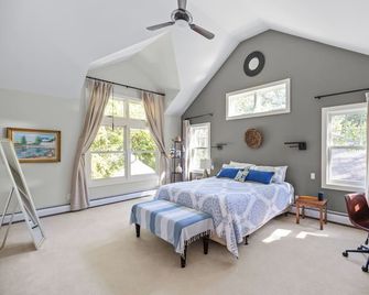 Michiana Memories, Sleeps 14, Walk to Beach, Pool Table, Pet-Friendly - New Buffalo - Schlafzimmer