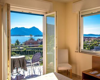 Hotel Alpi - Baveno - Parveke