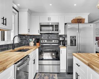 Luxury, New, Quiet - King Beds, 5 minutes to Mohegan Sun - Montville - Cocina