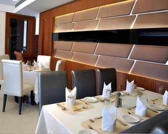 Hotel Lineage - Lucknow - Restaurante