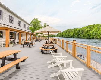 The Cove at Sylvan Beach - Pet friendly lakeside cottage with a pontoon boat! - Sylvan Beach - Patio