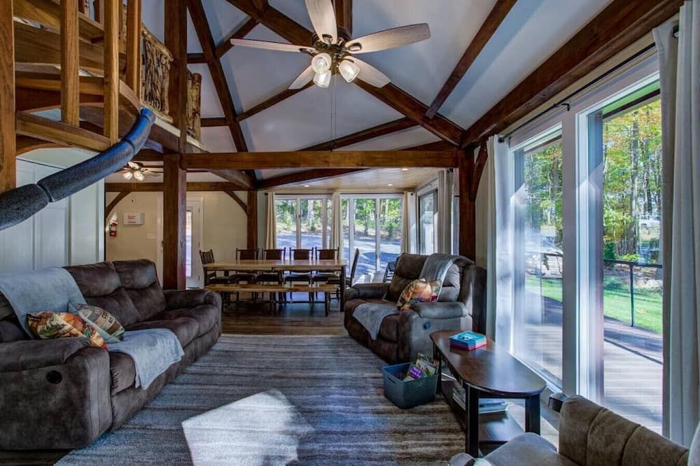 Thunder Hill Retreat - Spacious/Deck/Hot tub