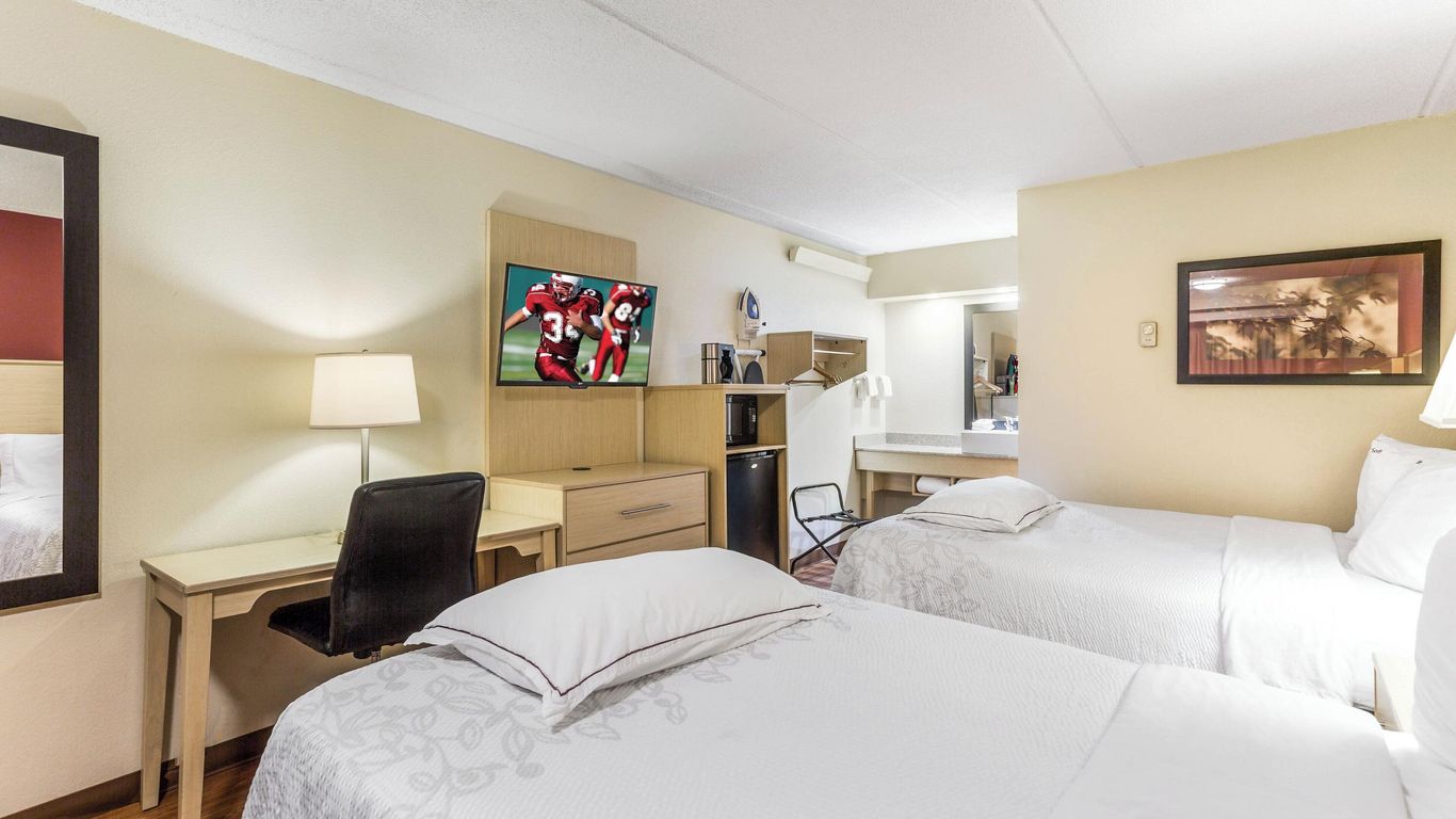 Red Roof Plus Nashville North - Goodlettsville