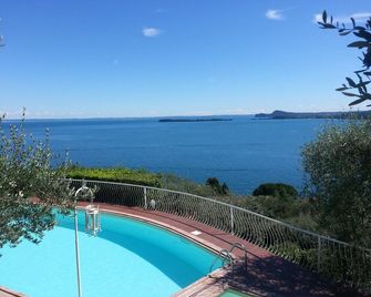 La Villa Fasano - Gardone Riviera - Piscina