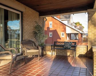Huntington Modern - Mins to DT, MU, St. Mary's - Huntington - Balcone