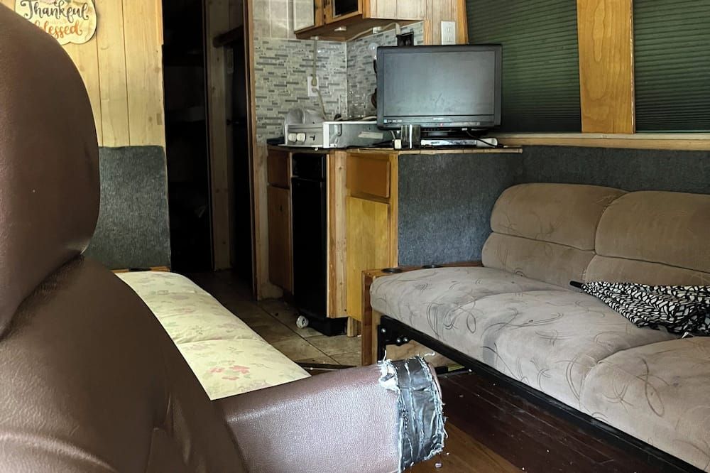 Provost Motorhome Private 3 acre lot - Gaffney - Вітальня