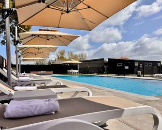 Podium Lodge - Cambridge - Pool