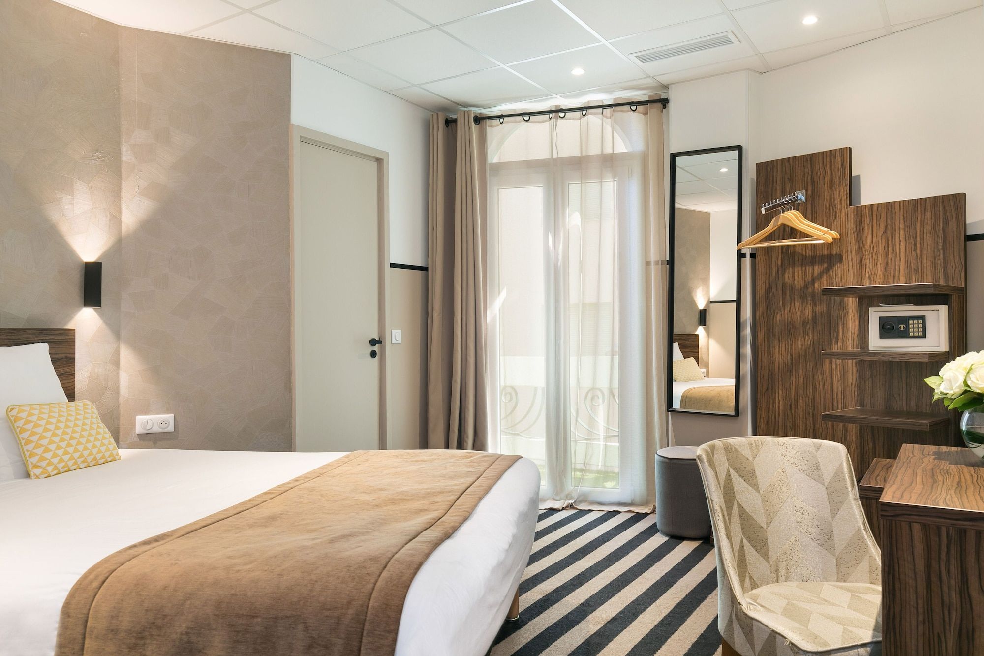 Hôtel Locarno Nice - ניס - חדר שינה