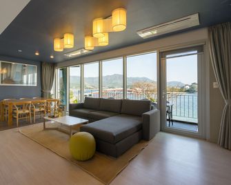 Tacet Pension - Tongyeong - Sala de estar