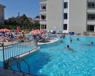 Candan Apart - Marmaris - Zwembad