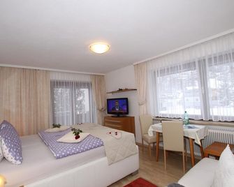 加尼格哈德膳食公寓酒店 - 厄茨 - 臥室