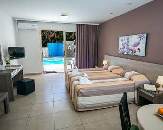 Crystallo Apartments - Paphos - Schlafzimmer