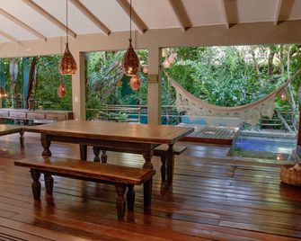 Recanto de Sophie - פיפה - פטיו