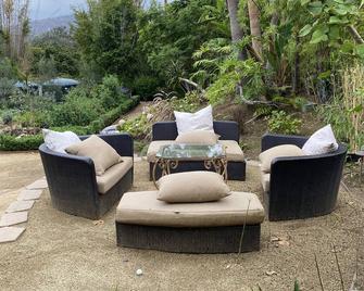 Orange Blossom Guesthouse - in the heart of Rancho Santa Fe, CA. - Rancho Sante Fe - Patio