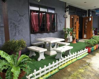 Sawang Guesthouse - Sawang Arom - Patio