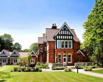 The Dower House Hotel - Woodhall Spa - Building
