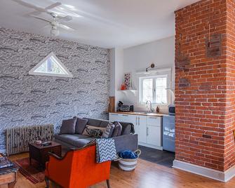 Historic Melville Mansion Stylish Guest Suite Apartment - New Bedford - Sala de estar
